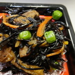 お惣菜のまつおか - お惣菜詰め合わせ　８６４円　ひじきの煮物　【　２０１５年１月　】