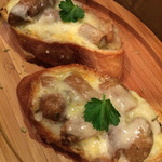 アンドゥーマ - きのことチーズのブルスケッタ