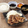 厚木パーキングエリア外回り　ショッピングコーナー - 料理写真:しょうが焼き定食￥830