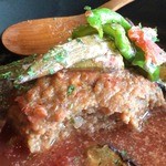 PAGE - お野菜の下から、しっかりハンバーグ