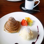 Vanilla beans - 2011/12　ショーケースから選んだモンブランはカットフルーツとバニラアイスも添えられてました