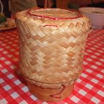 Rojiura no Thai to Osake Banana Shokudo - 餅米はこんな入れ物に