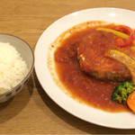 ろんぐろんぐあごー - チーズ乗せジャンボハンバーグ880円
            ご飯250円