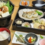Yadori Onsen Iyashi no Yu "Okan's Cafe" - 懐石はこんな感じになります