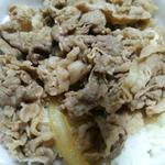 Sukiya Sango Moji Ougon Machi Ten - 牛丼 肉少ないよね…(^^;)