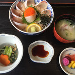 Ikesu Kappou Ryokan Yobuko - 光ぶり丼 味噌汁付
                      ９７０円→西海丼フェア