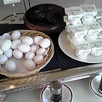 グリーンラウンジ - 朝食ﾊﾞｲｷﾝｸﾞの様子。生玉子と納豆があれば俺は満足。