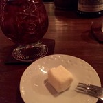 レベルストック - チョコレート
大きめのホワイトチョコ一粒。
生なので柔らかく口の中でとろけます。
ブランデーに合います。
