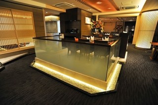 Ginza Kani Mitsu - 店内中央席