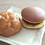 丸重 - 和風シュー130円と生クリームどら焼き150円
