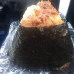 おにぎりおそうざいの春 - 2016/10/13
            おかかおにぎり 100円
            焼肉丼 500円