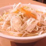 下妻食堂 陽陽 - 山盛り炒め野菜の味噌ラーメン