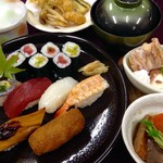 Yoshino Zushi - 並寿司セット（小鉢、茶碗蒸し、天ぷら、赤だし、デザート）