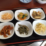 Surakkan Yaoinchi Shiten - 純豆腐についてくるおかず6品