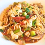欧風創作料理ルミエール - 鶏肉とモッツアレラチーズ（トマトソースで）乾麺）
