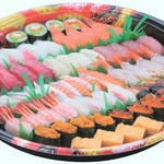 ふぁみり庵はいから亭・寿司まどか - 回転寿司では店内での飲食のほか、このようなお持ち帰りも可能です。
