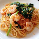 Ballon d'Or Cafe - 1番人気のパスタエビとほうれん草のトマトクリーム　550円