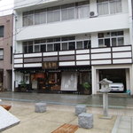 栃の実せんべい総本家 養老軒 - お店の外観です
