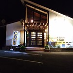 Vegetable Kitchen Irodori - 夜になると、雰囲気がちょっぴりオシャレに変身。