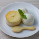 Heroes coffee - チーズケーキにアイスクリームとクッキを添えて