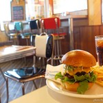 カントリーキッチン・キャベツ - 2017年4月　アボカドチーズバーガー【1280円】セットのコーラ【200円】