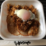かつや - チャーシューエッグチキンカツ丼637円