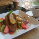 木のコトカフェ - お店一押しのシナモントースト。とにかくパンがオイシイ!!