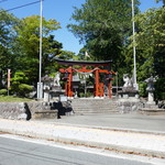 きっちんばる こねくと - すぐ向かいには諏訪神社があります