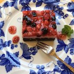 こばとカフェ - ダブルベリーケーキ アップ