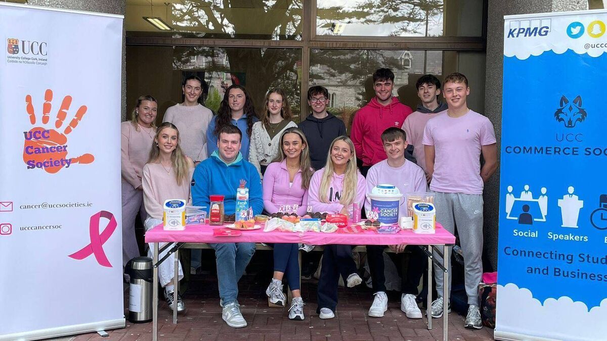 Members of UCC’s commerce and cancer societies have this week been raising funds and awareness for Breast Cancer Ireland’s Breast Cancer Awareness Month.