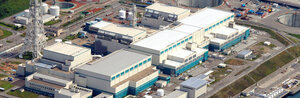 東京電力柏崎刈羽原発。左から5、6、7号機=2023年6月18日、新潟県柏崎市、刈羽村、朝日新聞社機から