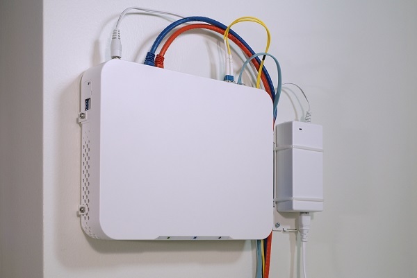 ../_images/6100-wall-mount.jpg