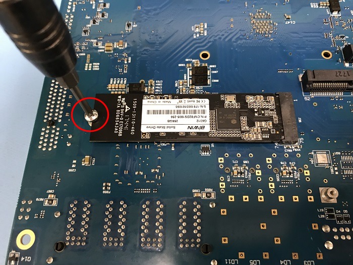 ../_images/xg-7100-m2-sata-screw.jpg