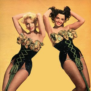 “Marilyn Monroe & Jane Russell”的封面