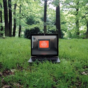 Imagem de 'Lifestyles Of The Laptop Café'